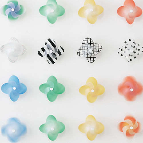 自然とふーっと吹きかけて回したくなる「kaze guru ma（カゼグルマ）」。