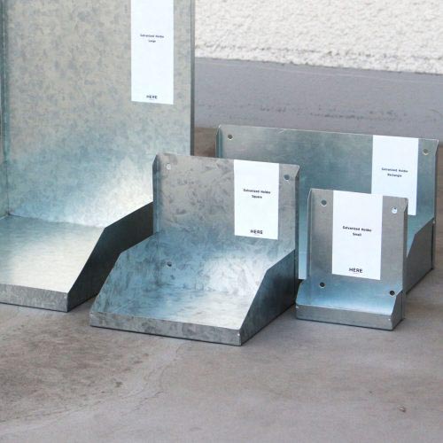 ショップカードや名刺を立てかけたりクリップなどの収納としても。