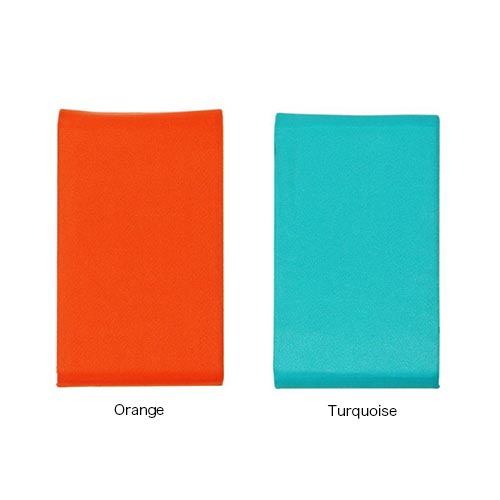 ナイロンとマット塗装されたメタルを組み合わせたカードケース。