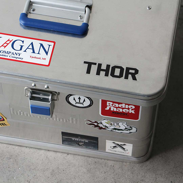 耐水素材のTHORロゴステッカー、