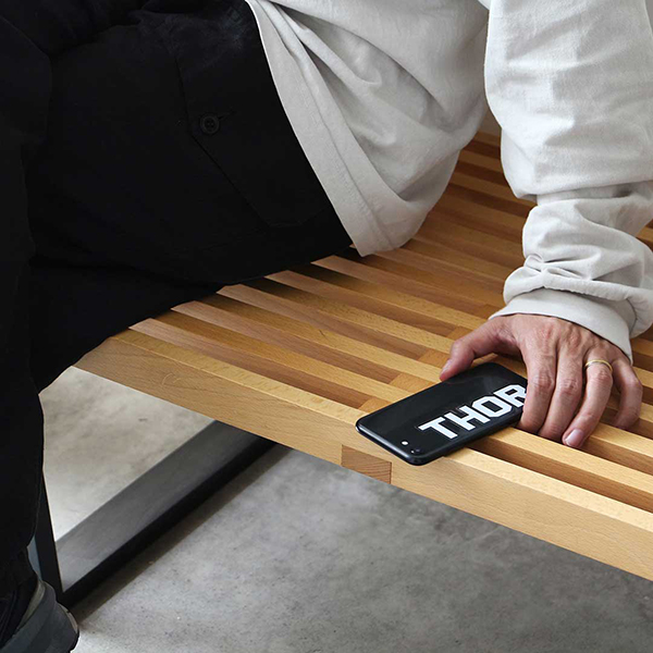 耐水素材のTHORロゴステッカー、