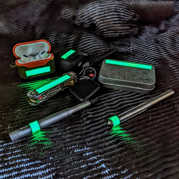 高輝度の蓄光材と強粘着を用いたグローテープ。