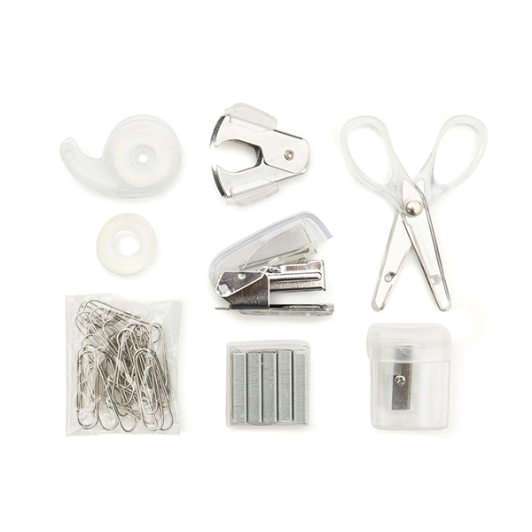 8種のミニステーショナリーが入ったキット。