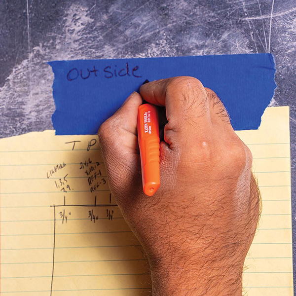 高品質の工業用インクを使用した油性マーカー。