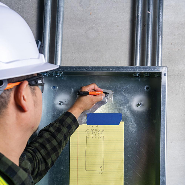 高品質の工業用インクを使用した油性マーカー。