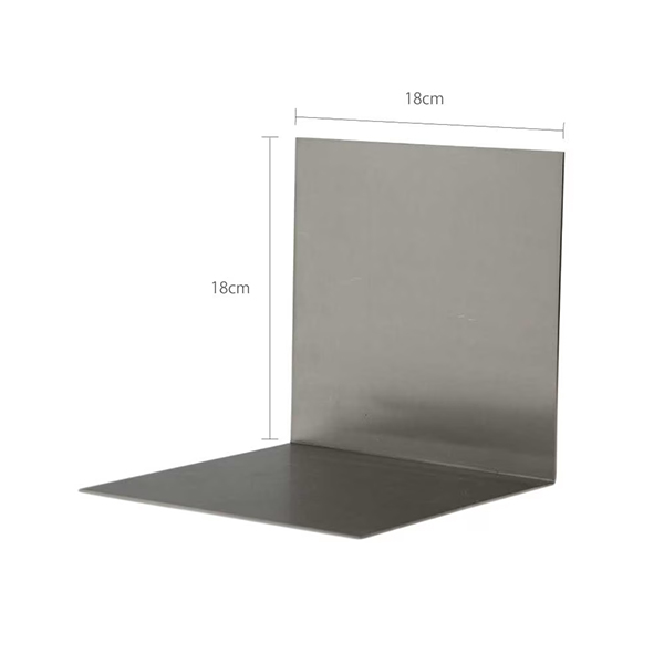 プレートとフレームを組み合わせた、本を飾るミニマルなブックスタンド。