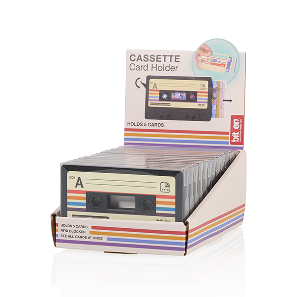 80年代の象徴であるカセットテープが、現代のセキュリティ機能を備えたカードケースとして復活しました。