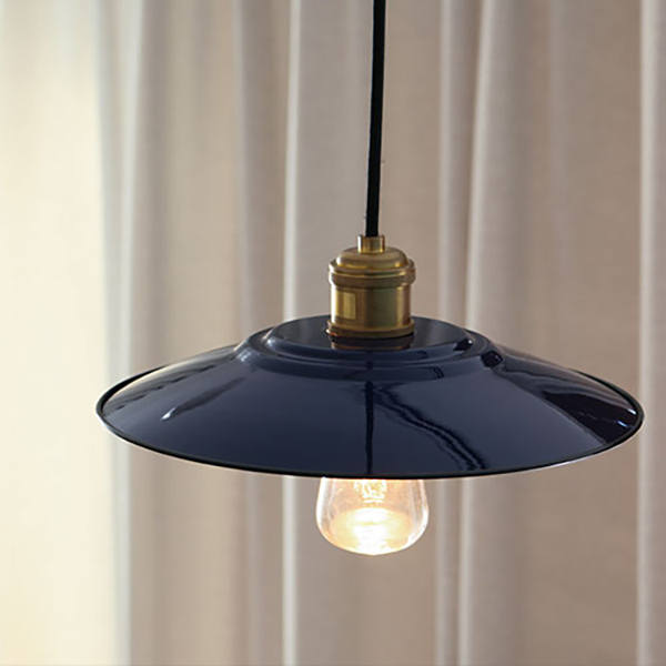 ヴィンテージ感が漂うシンプルなランプシェード、