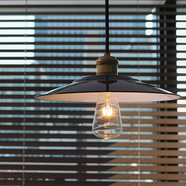 ヴィンテージ感が漂うシンプルなランプシェード、