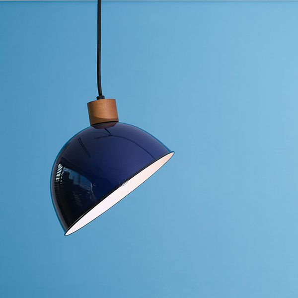 ヴィンテージ感が漂うシンプルなランプシェード、