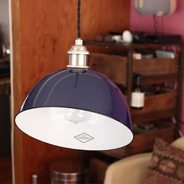 ヴィンテージ感が漂うシンプルなランプシェード、