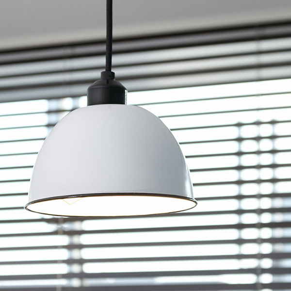 ヴィンテージ感が漂うシンプルなランプシェード、