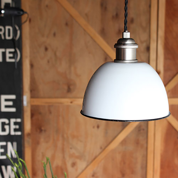 ヴィンテージ感が漂うシンプルなランプシェード、