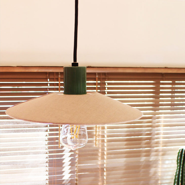 ヴィンテージ感が漂うシンプルなランプシェード、