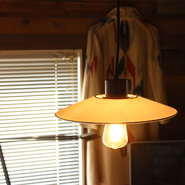 ヴィンテージ感が漂うシンプルなランプシェード、
