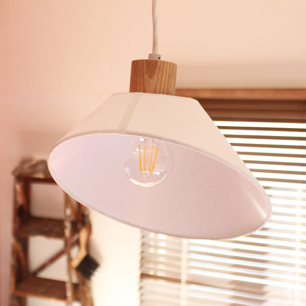 ヴィンテージ感が漂うシンプルなランプシェード、