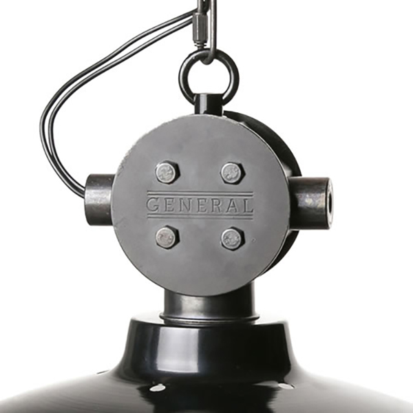 インダストリアル感が漂うスチールチェーンを使用したデザイン性の高いソケット