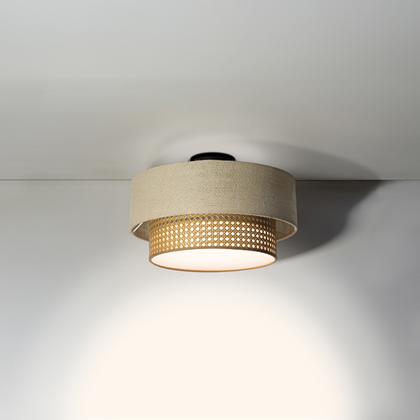 自然素材の美しさと、洗練された北欧デザインが静かに響き合うシーリングライト。