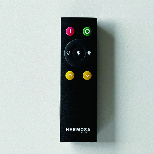 自然素材の美しさと、洗練された北欧デザインが静かに響き合うシーリングライト。