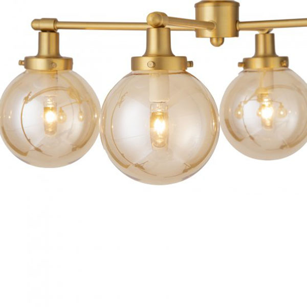 月のような幻想的なイメージを醸し出す照明。