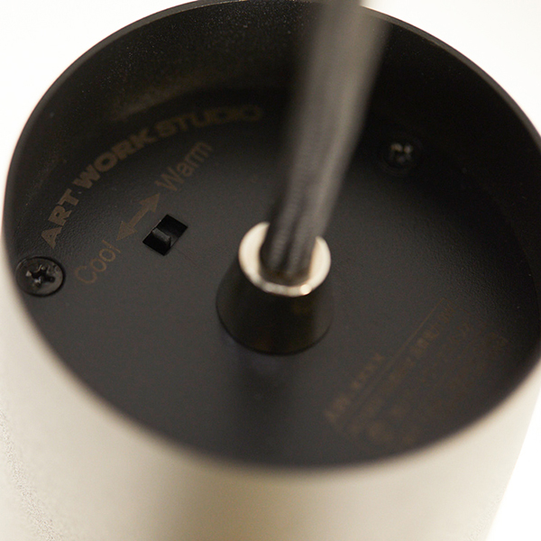 コンパクトでスタイリッシュなLED照明「Grid」吊り下げペンダントタイプ。