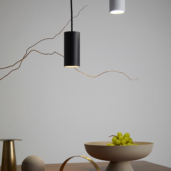 コンパクトでスタイリッシュなLED照明「Grid」吊り下げペンダントタイプ。