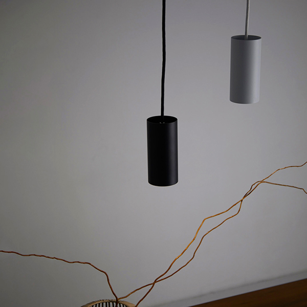コンパクトでスタイリッシュなLED照明「Grid」吊り下げペンダントタイプ。