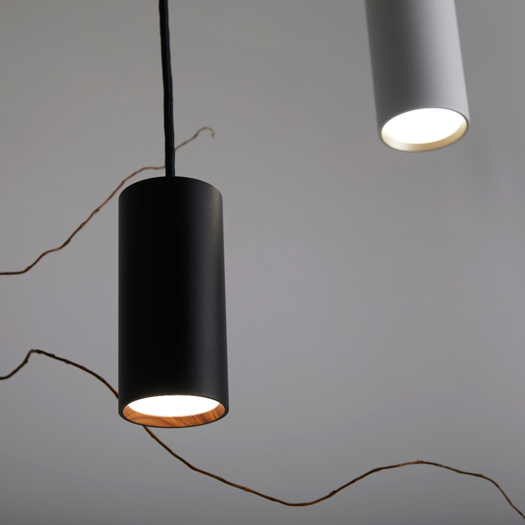 コンパクトでスタイリッシュなLED照明「Grid」吊り下げペンダントタイプ。