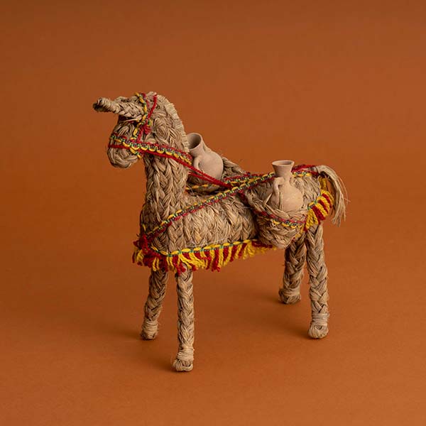 全て手作業で作られたなんとも牧歌的なオブジェ。