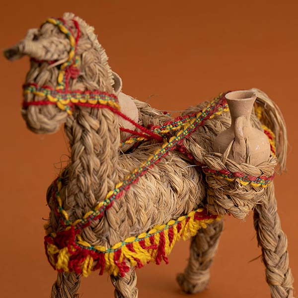 全て手作業で作られたなんとも牧歌的なオブジェ。