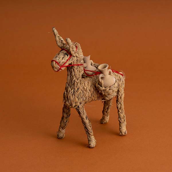 全て手作業で作られたなんとも牧歌的なオブジェ。