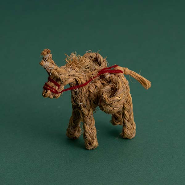 全て手作業で作られたなんとも牧歌的なオブジェ。