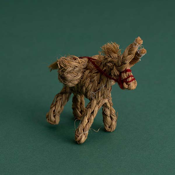 全て手作業で作られたなんとも牧歌的なオブジェ。