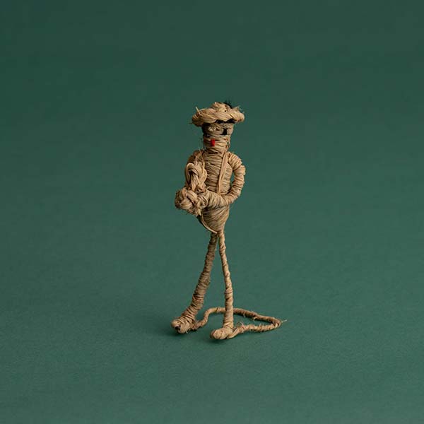 全て手作業で作られたなんとも牧歌的なオブジェ。