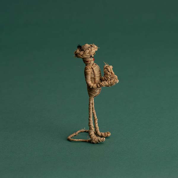 全て手作業で作られたなんとも牧歌的なオブジェ。