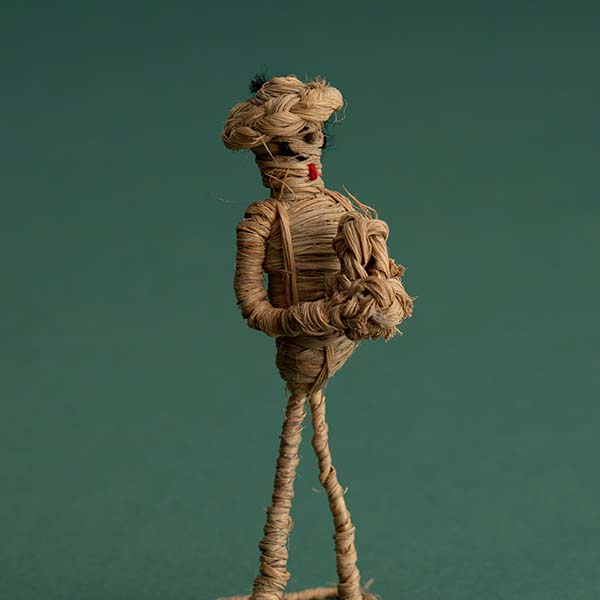 全て手作業で作られたなんとも牧歌的なオブジェ。