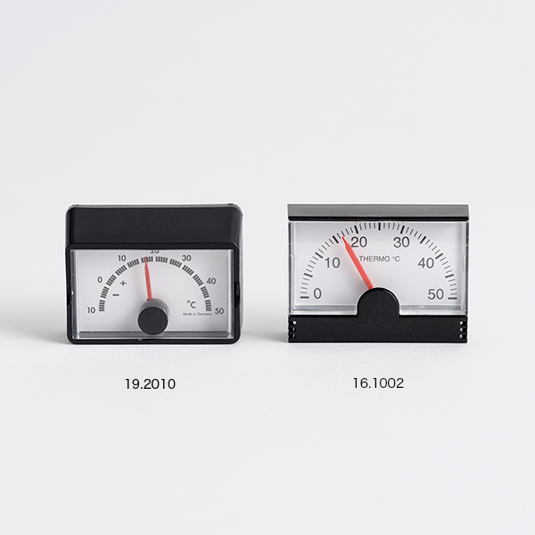 リビングやセラー、ガレージ、車内や職場など、さまざまな用途で使える小型で実用的な温度計
