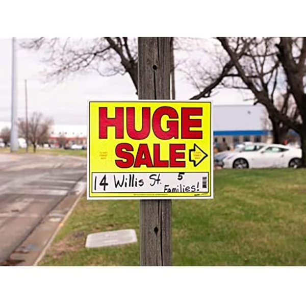 遠くからでもよく分かるカラーのアメリカンなメッセージボード。