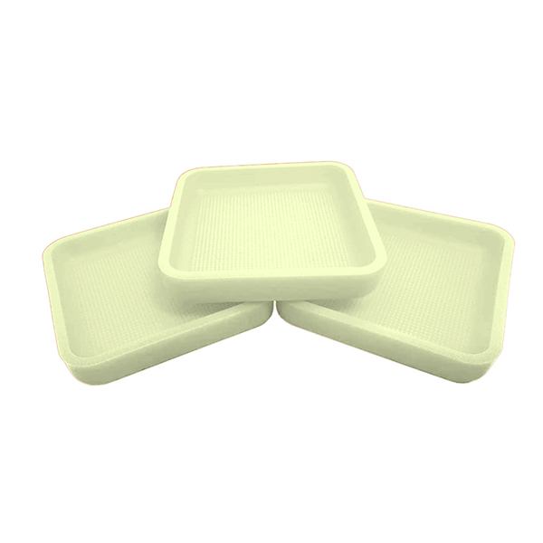 太陽光、スマートフォンのライト等様々な光源から蓄光することができる耐熱シリコーンゴム製トレイ。