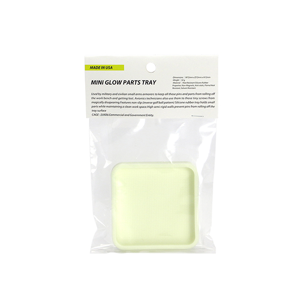 太陽光、スマートフォンのライト等様々な光源から蓄光することができる耐熱シリコーンゴム製トレイ。