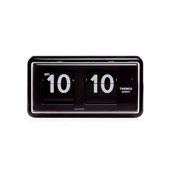 パタパタと切り替わるユニークなフリップ式表示板と、どこかレトロなデザインが特徴的な置き掛け兼用時計。