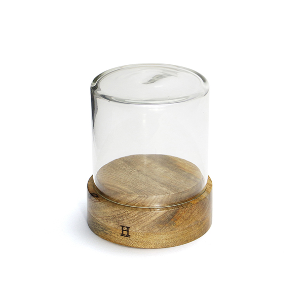 マンゴーウッドの天然木を土台に合わせたガラスディスプレイケース。