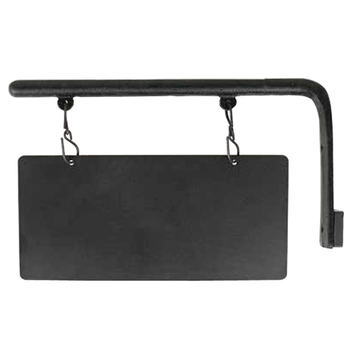 人目を惹きつけ、身近に感じさせてくれるハンギングサイン。