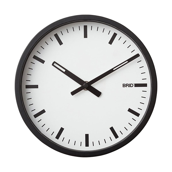 海外の駅や公共施設で使われている時計をイメージした時計。