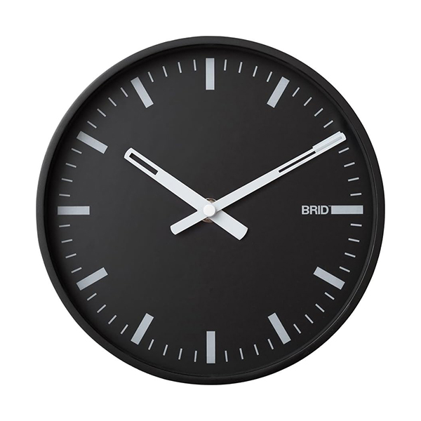 海外の駅や公共施設で使われている時計をイメージした時計。