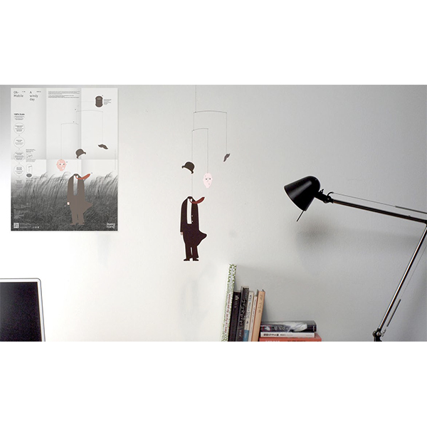 ベルギーの画家ルネ・マグリットの作品「巡礼者」を再解釈しデザインされたモビール作成キット。