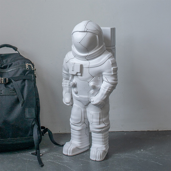 インパクトのあるビッグサイズの3D宇宙飛行士オブジェ