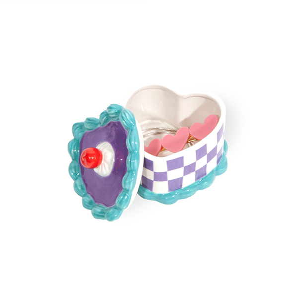 ケーキモチーフの小物入れ。