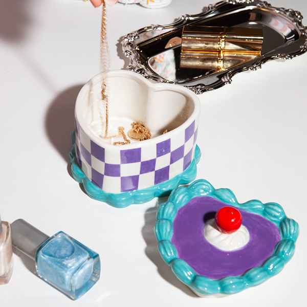 ケーキモチーフの小物入れ。