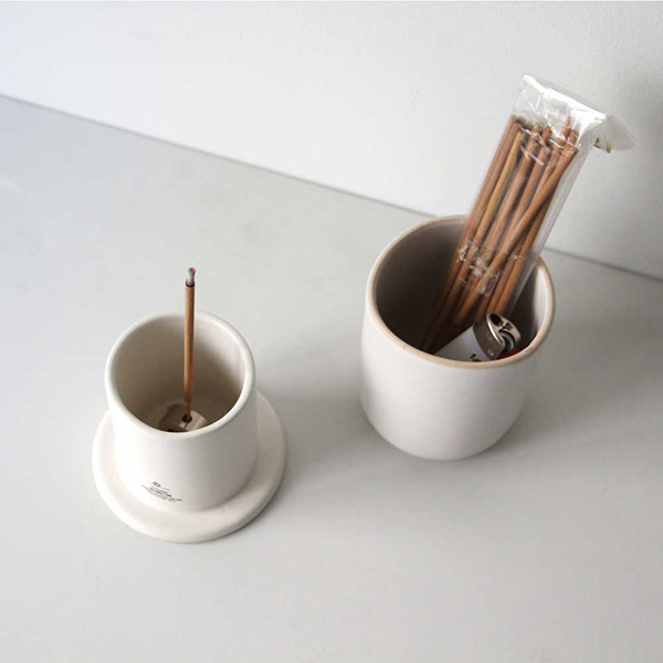 デザイン性の高い磁器製の電子タバコ専用の灰皿。